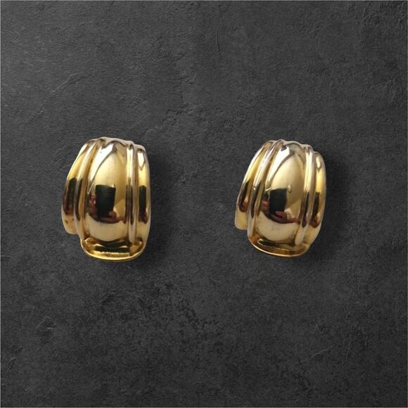 Vintage gold toned clip on round‎ huggie earrings elegant classy old money - Picture 3 of 7
